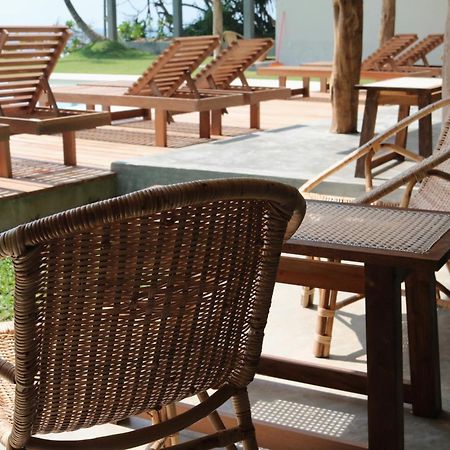 Swell Shacks Hotel Матара Екстериор снимка