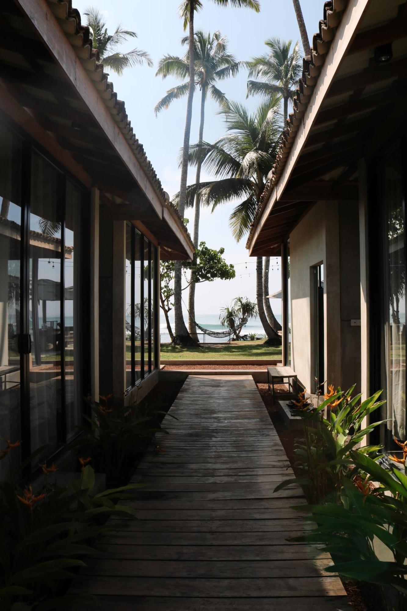 Swell Shacks Hotel Матара Екстериор снимка