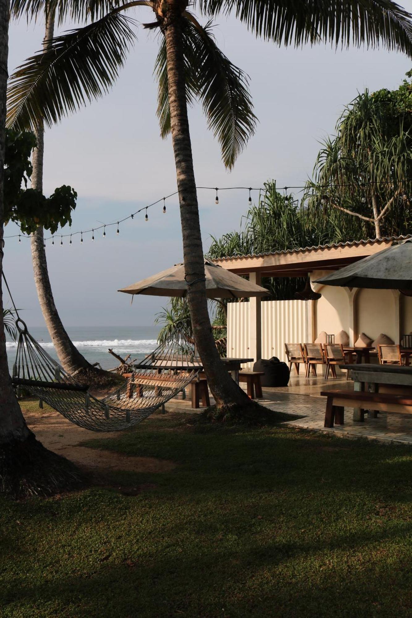 Swell Shacks Hotel Матара Екстериор снимка
