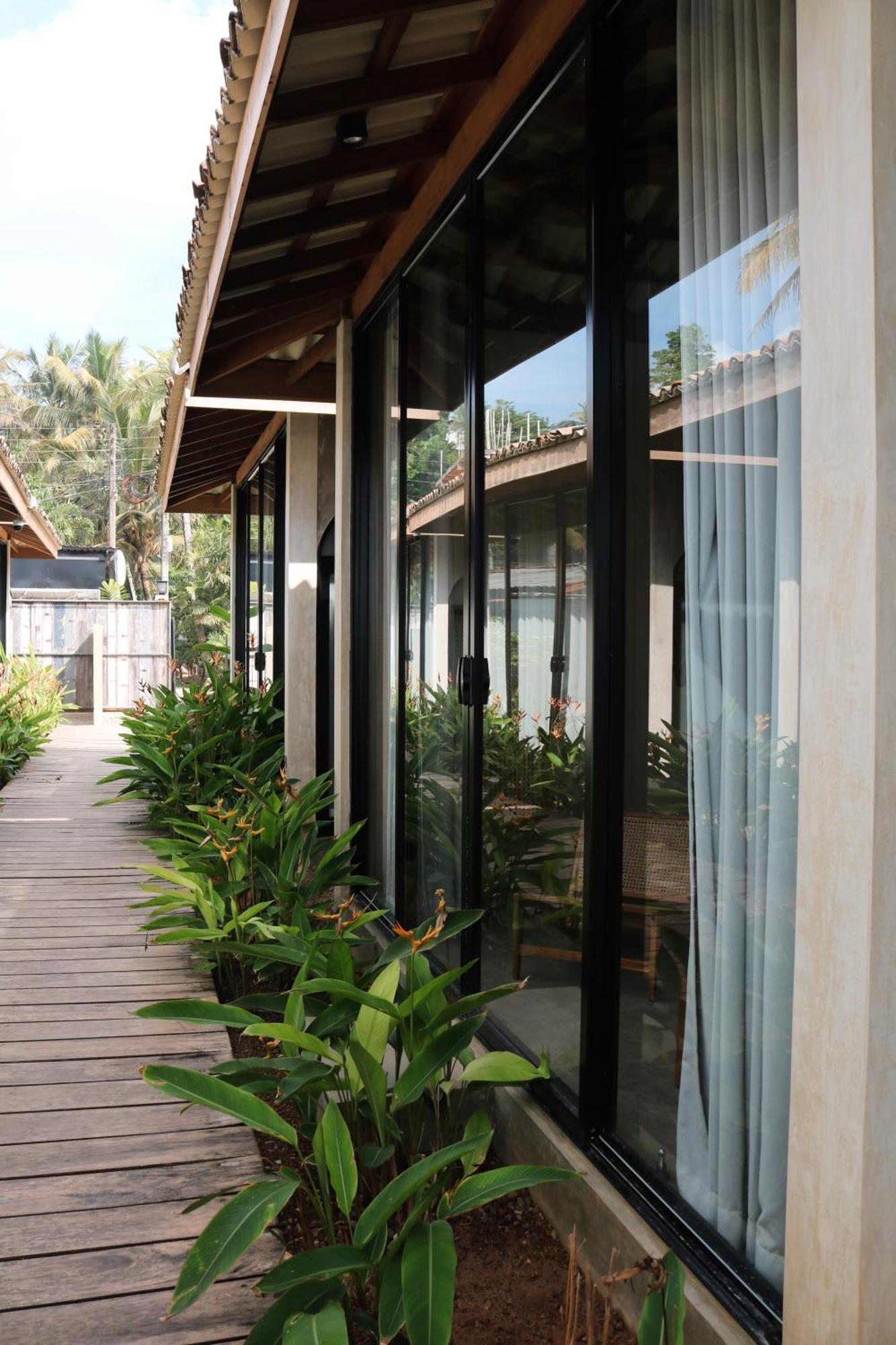 Swell Shacks Hotel Матара Екстериор снимка